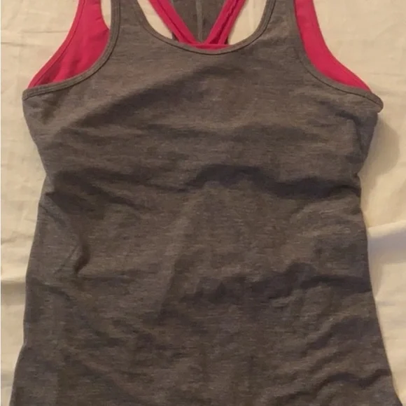 Lululemon size 8 tank with built in bra in good condition - Picture 2 of 4
